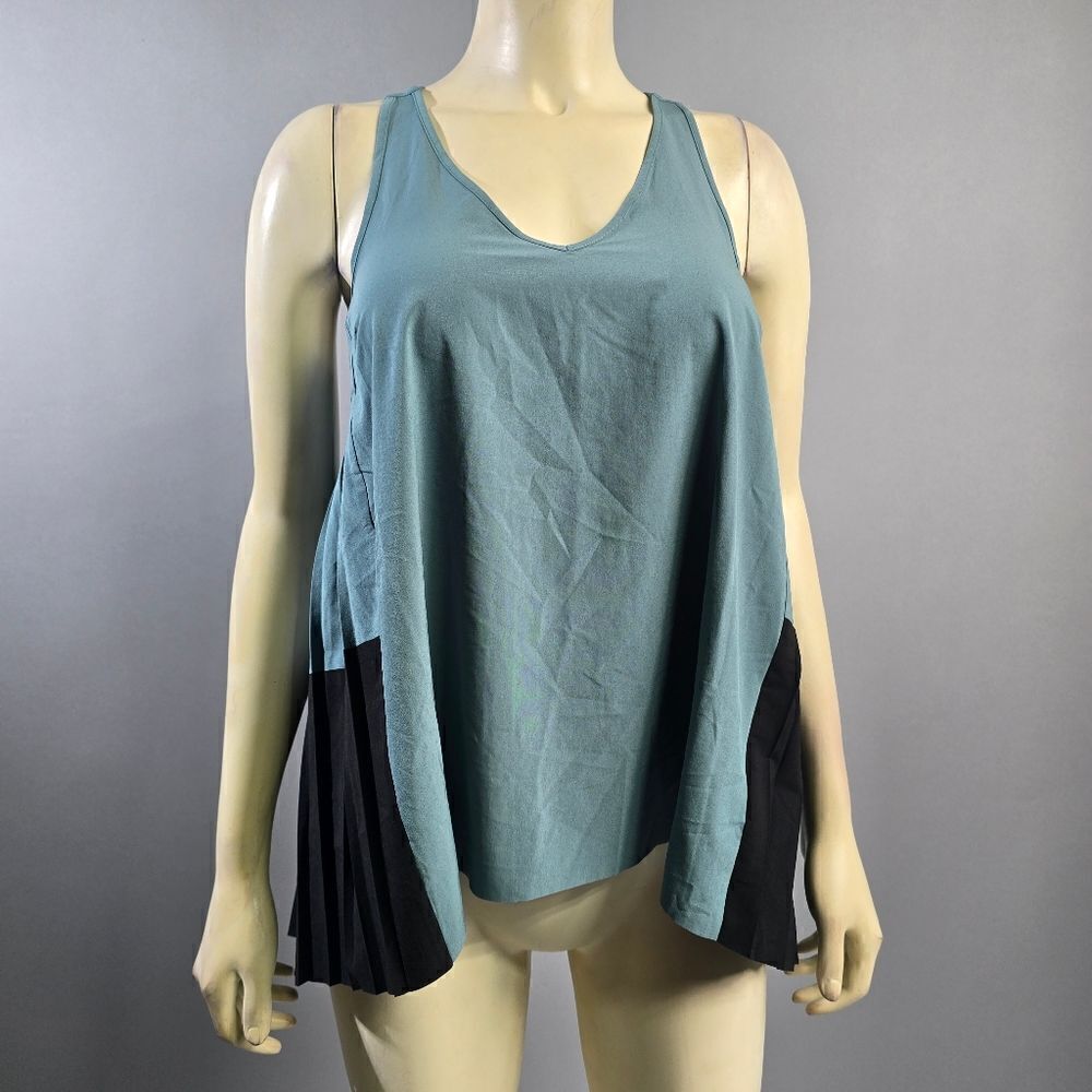Athleta small top R3